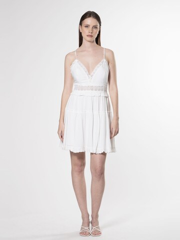 Influencer Summer dress in White: front