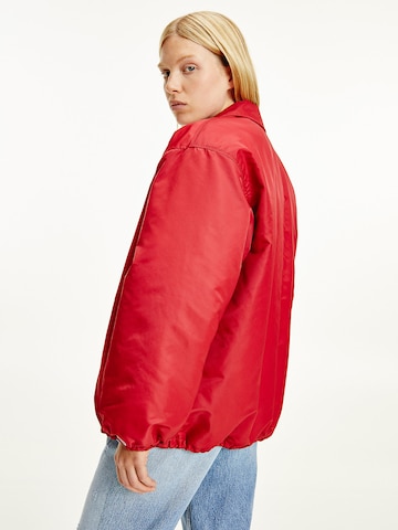 Tommy Jeans Tussenjas in Rood