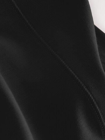 Next Regular Shorts in Schwarz