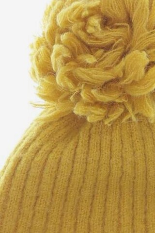 UNIQLO Hat & Cap in One size in Yellow