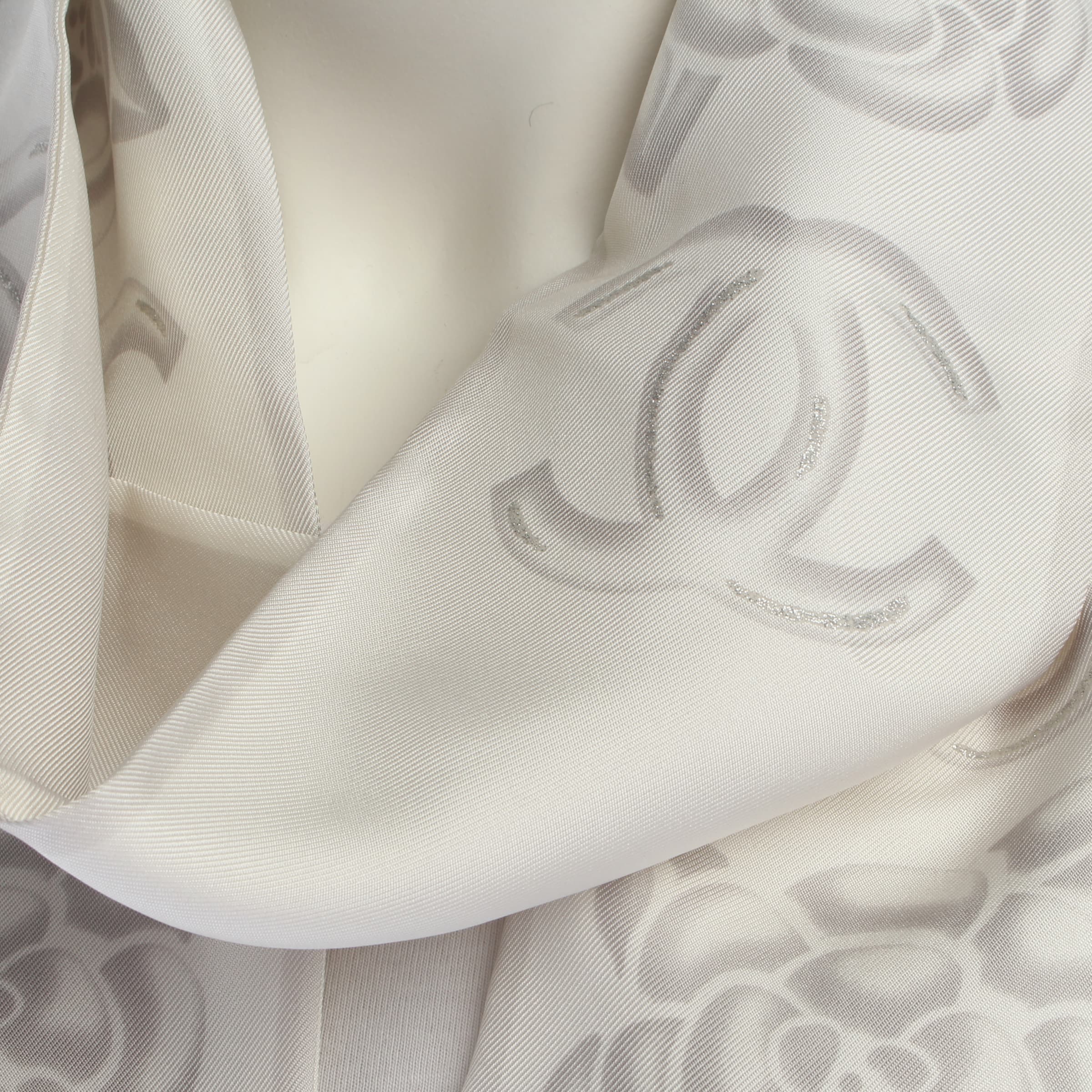 CHANEL Scarf & Wrap in One size in Grey