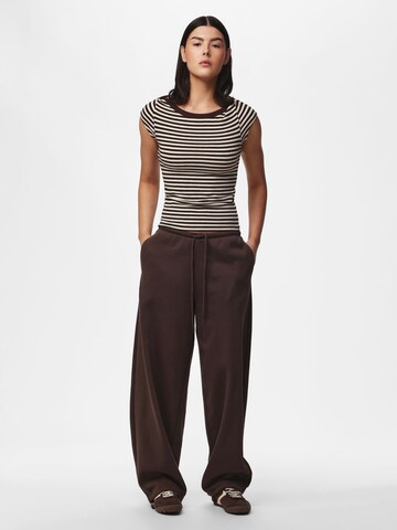 Loosefit Pantaloni 'PCSali Chilli' di PIECES in marrone
