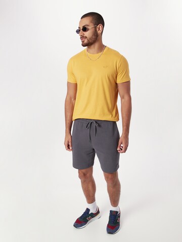 HOLLISTER Μπλουζάκι σε κίτρινο