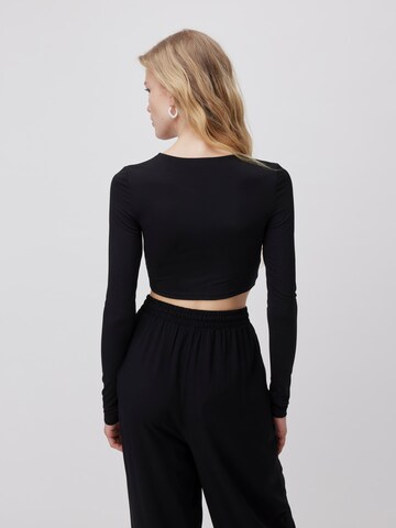 Tricou 'Emelie' de la LeGer by Lena Gercke pe negru