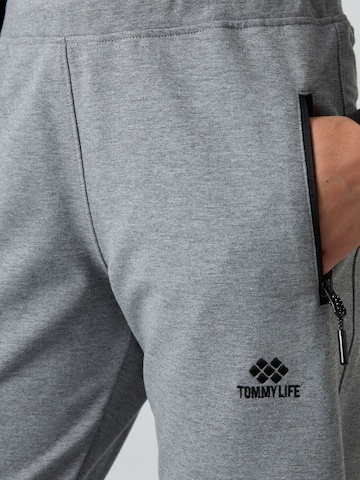 Regular Pantalon de sport Tommy Life en gris