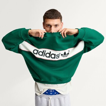 ADIDAS ORIGINALS - Sweatshirt 'AdiSignature NY' em verde