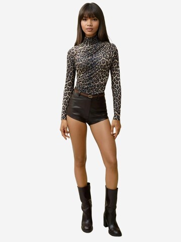 Hiccup Shirt in Brown: front