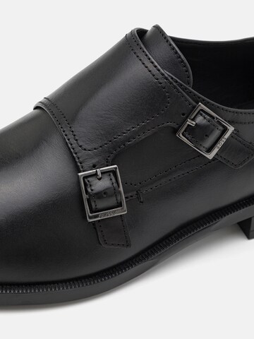 BOSS Házicipő 'Tayil_Monk' - fekete