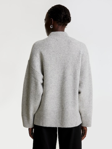 Pullover extra large 'Jella' di EDITED in grigio