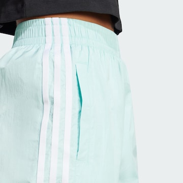 ADIDAS ORIGINALS Loosefit Nadrág 'Adicolor Teamgeist' - kék