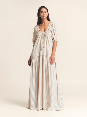 St MRLO Φόρεμα 'Florence' σε μπεζ: μπροστά
