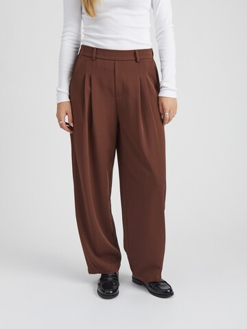 Wide leg Pantaloni 'Maya' di Peppercorn in marrone: frontale