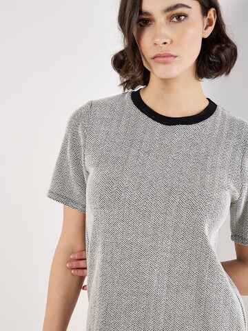 Robe ' ' Apricot en gris