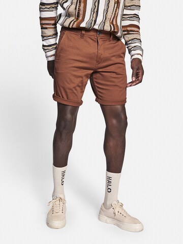 Redefined Rebel Regular Shorts 'Ethan' in Braun: predná strana