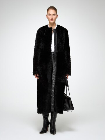 V S P Wintermantel 'Inesse' in Schwarz