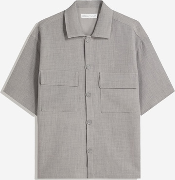 BershkaComfort Fit Košulja - siva boja: prednji dio