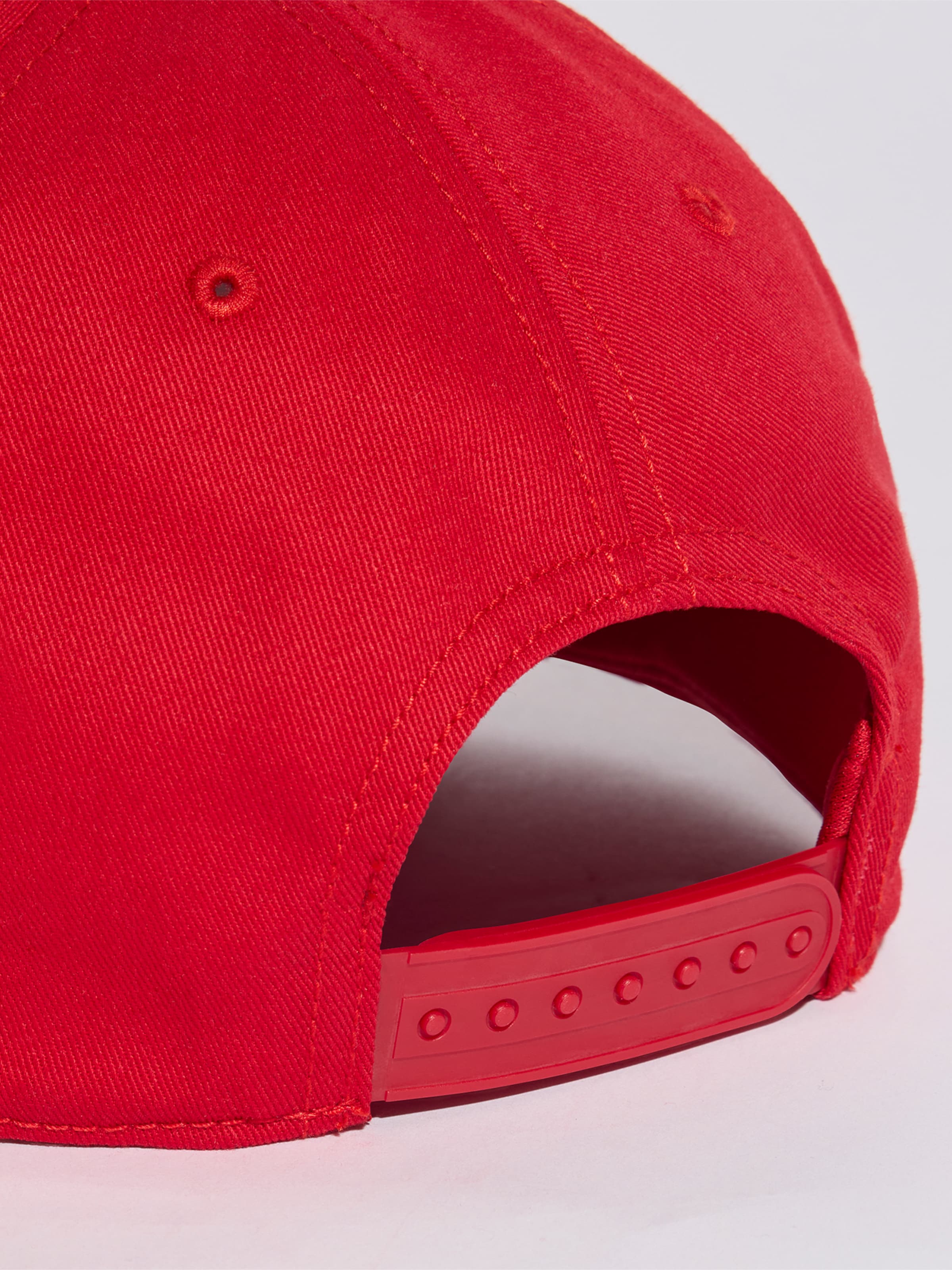 ADIDAS ORIGINALS Cap in Red
