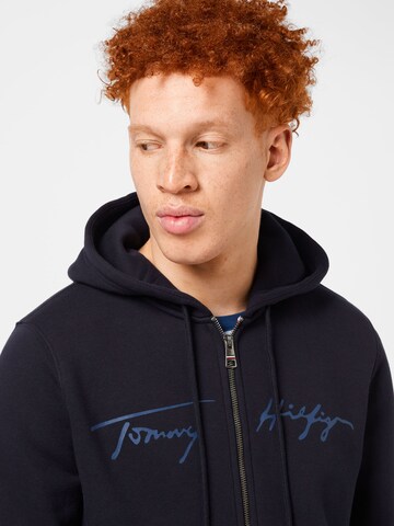 TOMMY HILFIGER Sweatjacka i blå