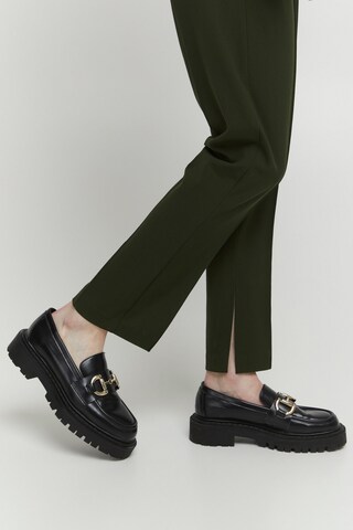 regular Pantaloni di b.young in verde