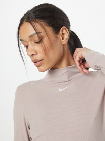 Nike Sportswear Shirt in Grau