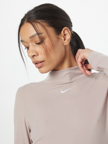 Nike Sportswear Shirt in Grijs