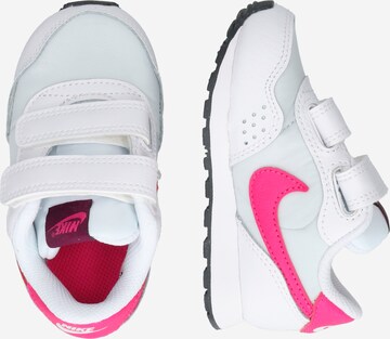 Nike Sportswear Tennarit 'Valiant' värissä valkoinen