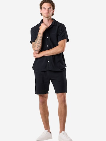 Seaside Regular fit Button Up Shirt in Black: front