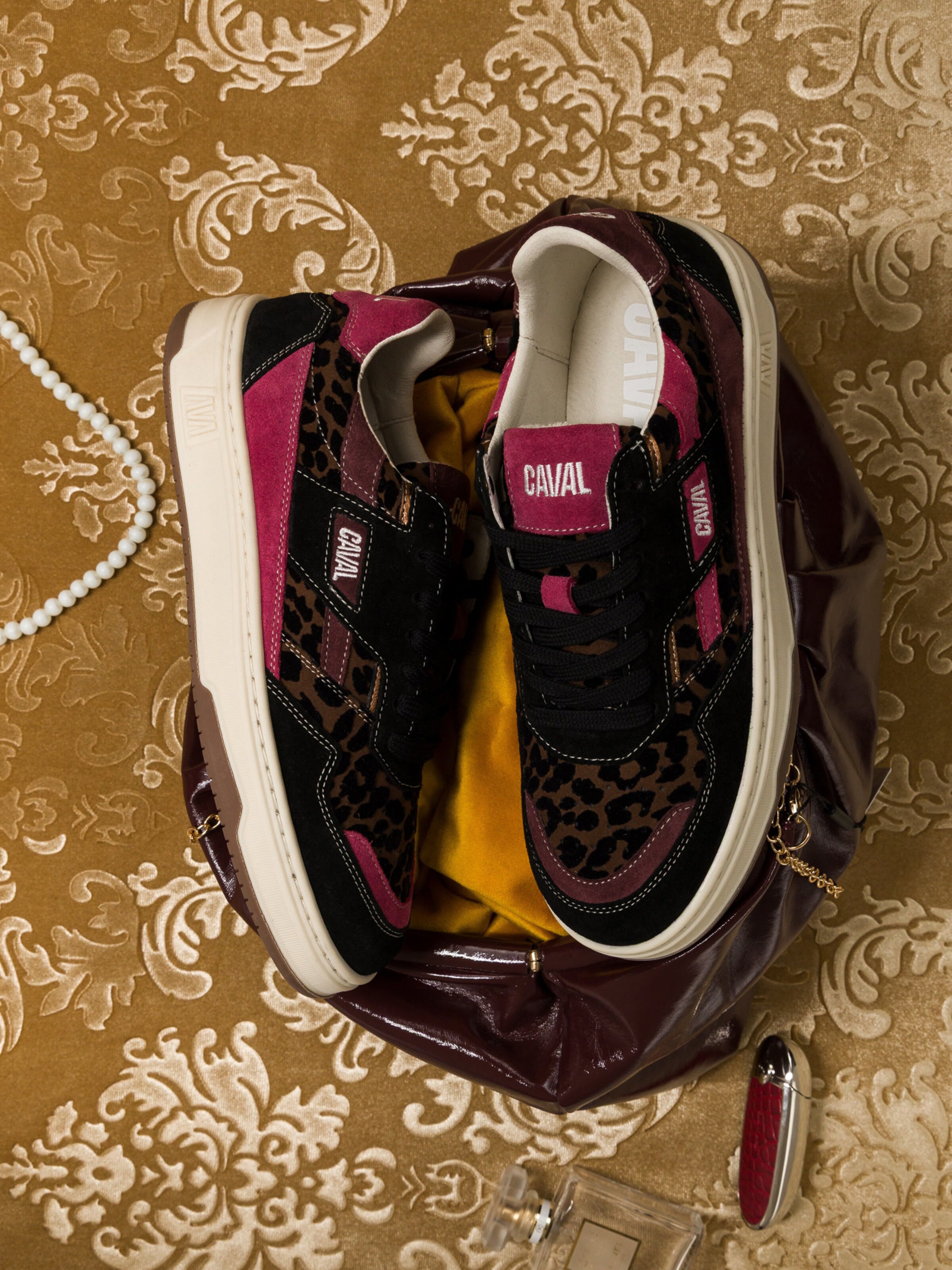 Caval Trampki slip on ' PLAYGROUND ' w kolorze czarny: góra