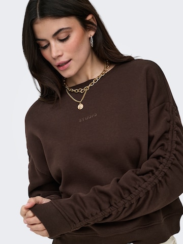 ONLY Sweatshirt in Brown