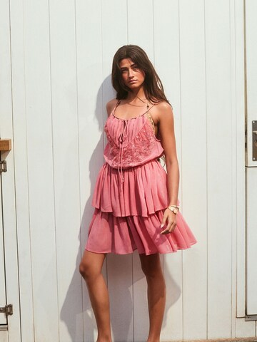 Rochie de la Next pe roz