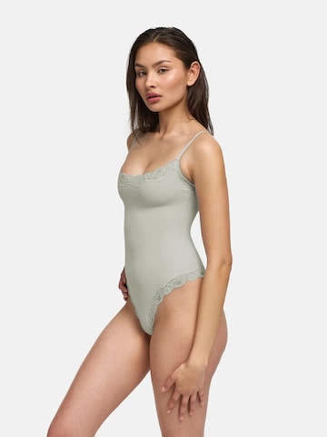 cfab (formerly creamy fabrics) Body 'Bodysuit String mit Lace' i grön