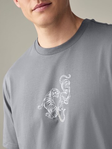 Next T-Shirt in Grau