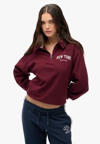 Sweat-shirt 'Essentials' Superdry en rouge : devant