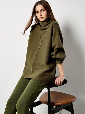 Apricot Sweater ' ' in Green