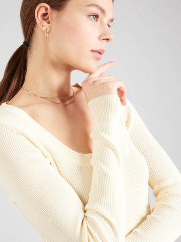 Gina Tricot Свитер в Желтый