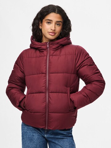 Veste d’hiver 'PCBee' PIECES en rouge : devant