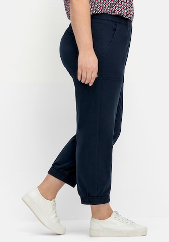 SHEEGO - Tapered Pantalón cargo en azul