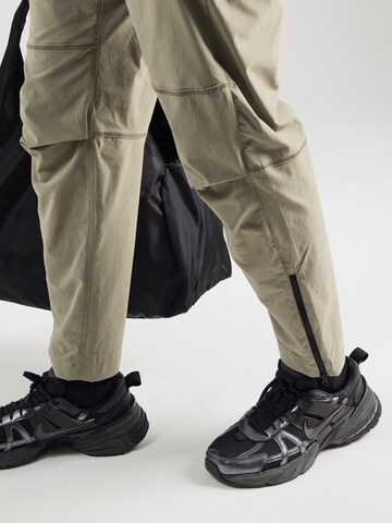 Nike Sportswear Tapered Trousers in Green