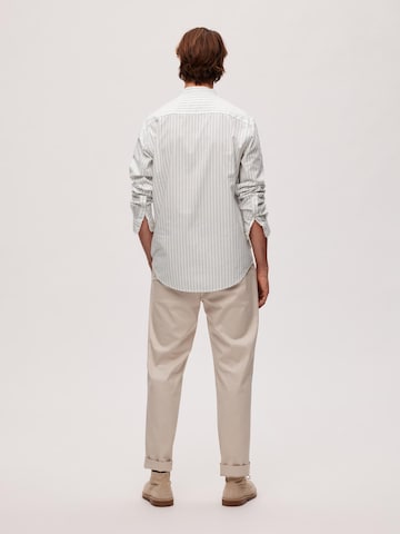 SELECTED HOMME جينز مضبوط قميص 'Regkam' بلون أبيض