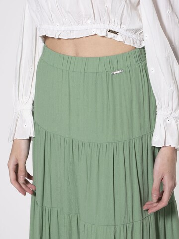 Gonna di Influencer in verde