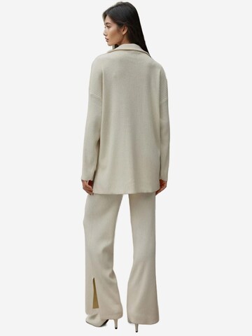 Completo pantalone di Hiccup in beige