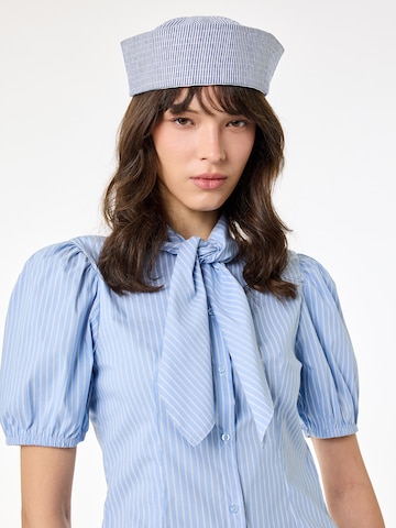 Koton Blouse in Blauw: voorkant