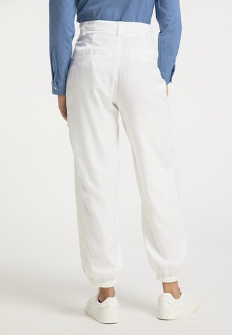 usha BLUE LABEL - Tapered Pantalón cargo en blanco