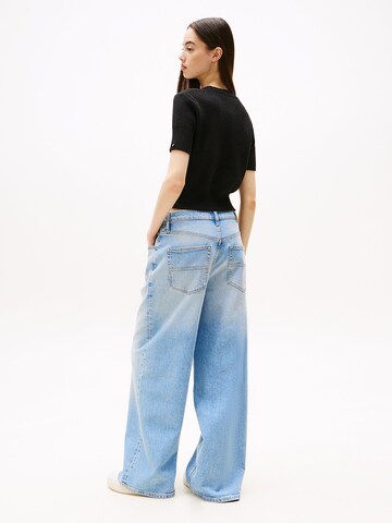 Pull-over Tommy Jeans en noir