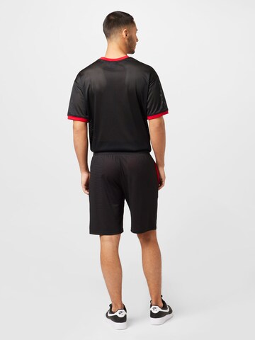 NEW ERA Regular Shorts in Schwarz