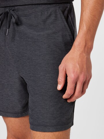 SKECHERS Regular Sportshorts 'ULTRA GO LITE' in Grau