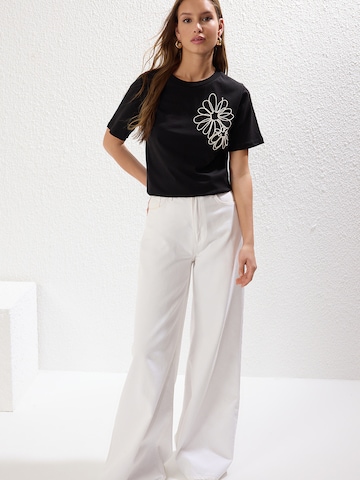 Trendyol Тениска в черно