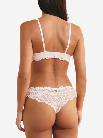 String 'Legende' di ETAM in beige