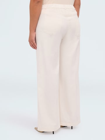 Fiorella Rubino Regular Pants in White