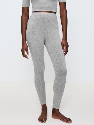 TRIUMPH - Calças de pijama ' Beauty Layers ' em cinzento: frente